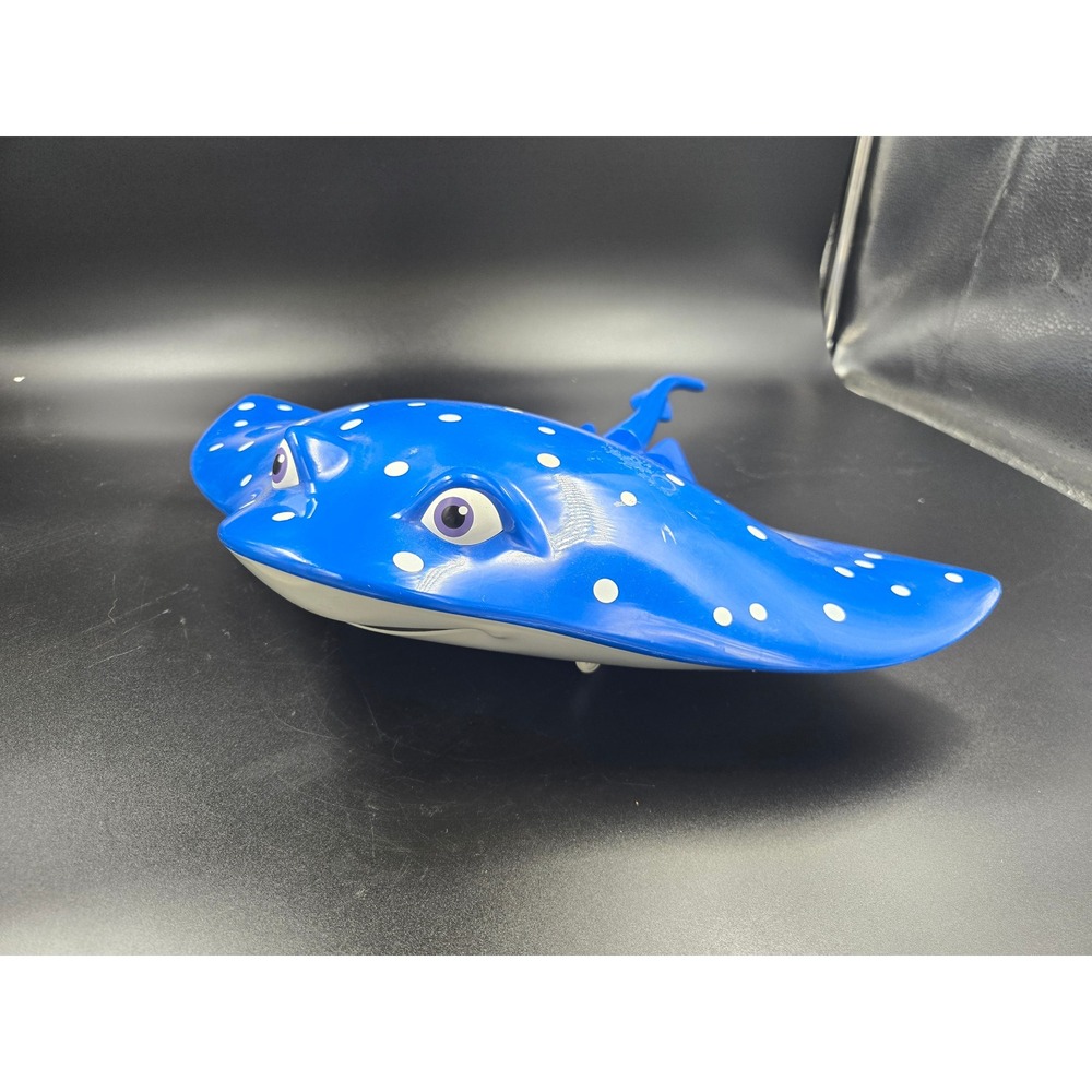 Disney Pixar Finding Dory Mr Ray 3-in-1 Swigglefish Playset Bandai 36466 Blue